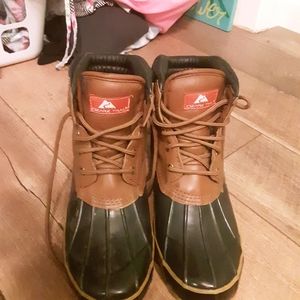 Ozark trail steel shank. Wool lined